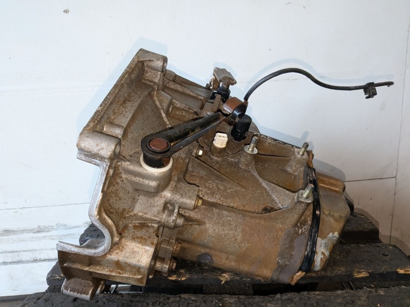 Recambio de caja cambios para citroen saxo hdz referencia OEM IAM 20CE51  