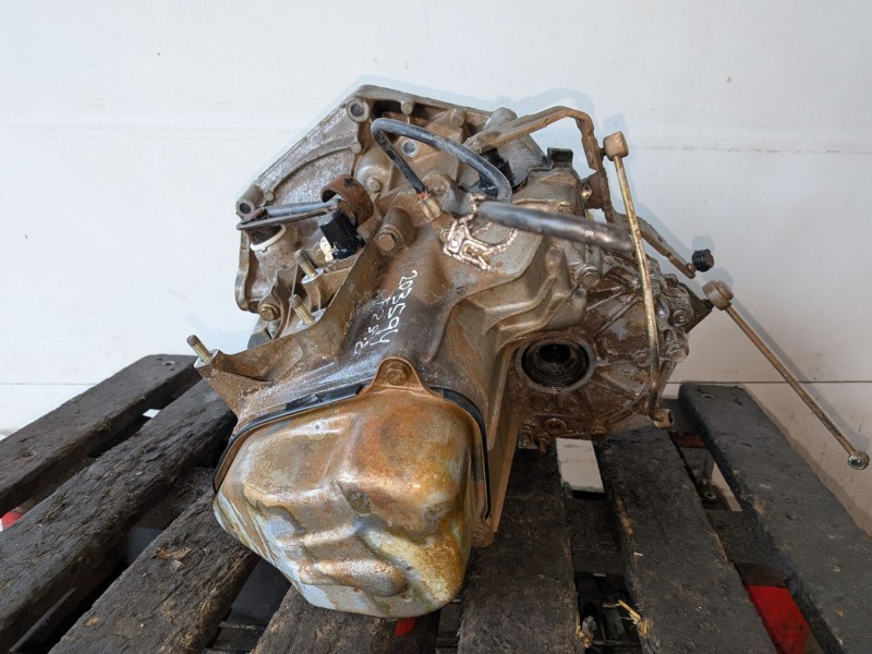Recambio de caja cambios para citroen saxo hdz referencia OEM IAM 20CE51  