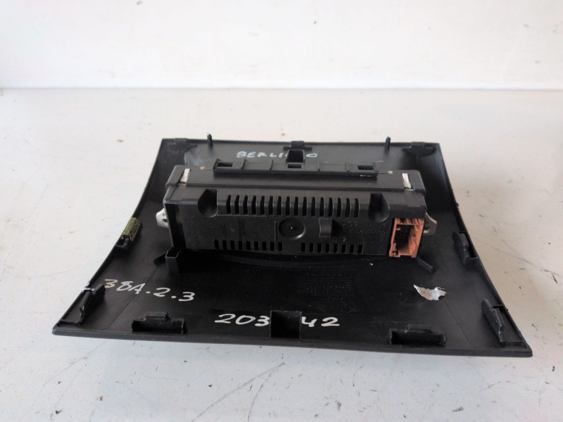 Recambio de pantalla multifuncion para citroen berlingo 9ht referencia OEM IAM   
