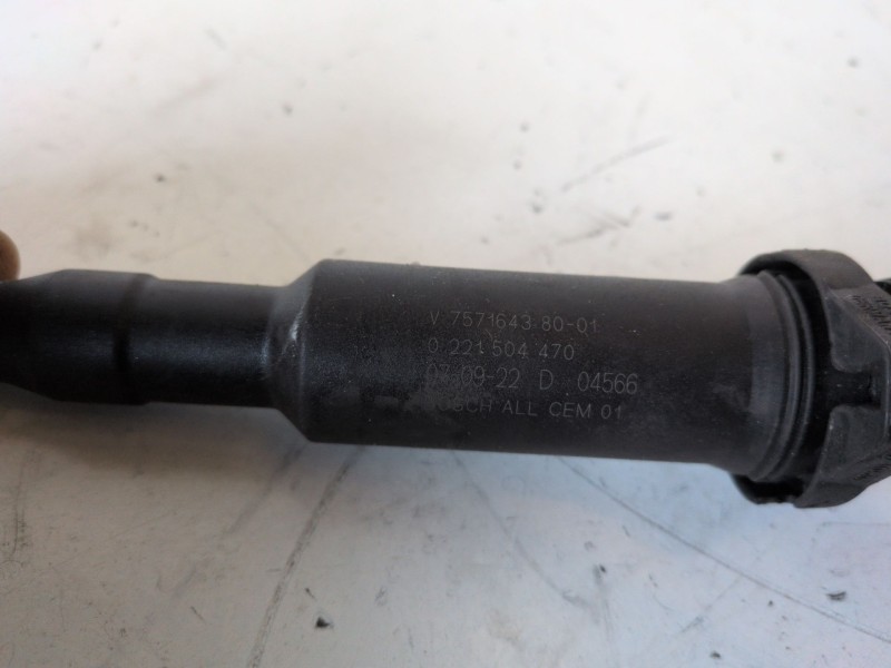 Recambio de bobina encendido para peugeot 308 5fw referencia OEM IAM 0221504470  