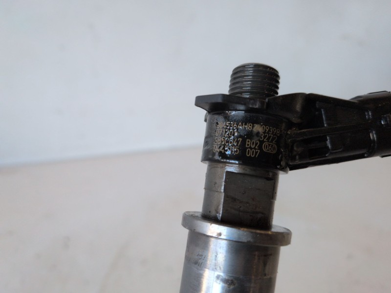 Recambio de inyector para renault laguna iii berlina m9r742 referencia OEM IAM 0445115007  