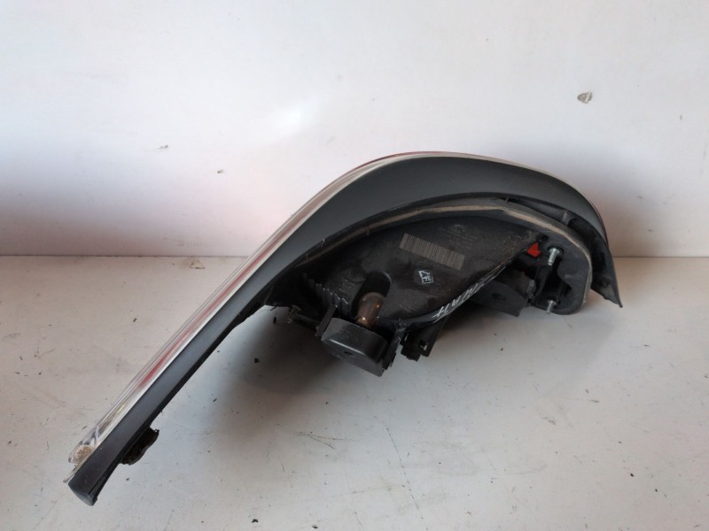 Recambio de piloto trasero derecho para bmw serie 5 berlina (e60) 204d4 referencia OEM IAM 7165738  