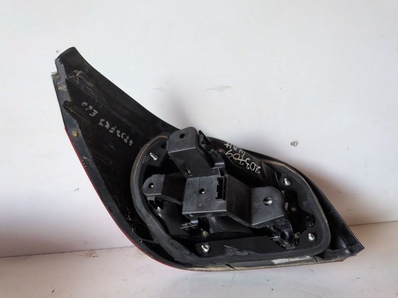 Recambio de piloto trasero derecho para bmw serie 5 berlina (e60) 204d4 referencia OEM IAM 7165738  