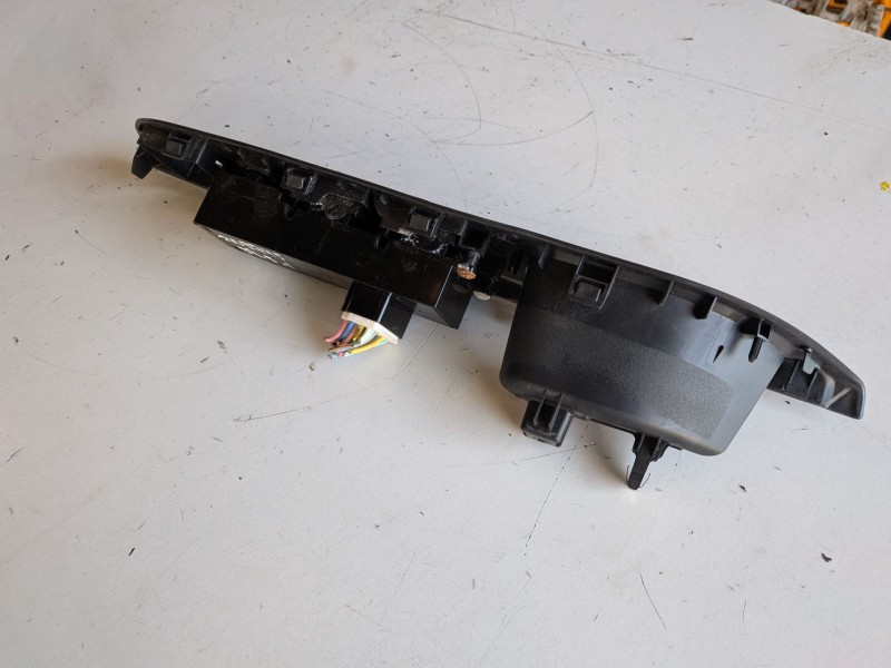 Recambio de mando elevalunas delantero izquierdo para mitsubishi asx (ga0w) 4n13 referencia OEM IAM 8608A207  
