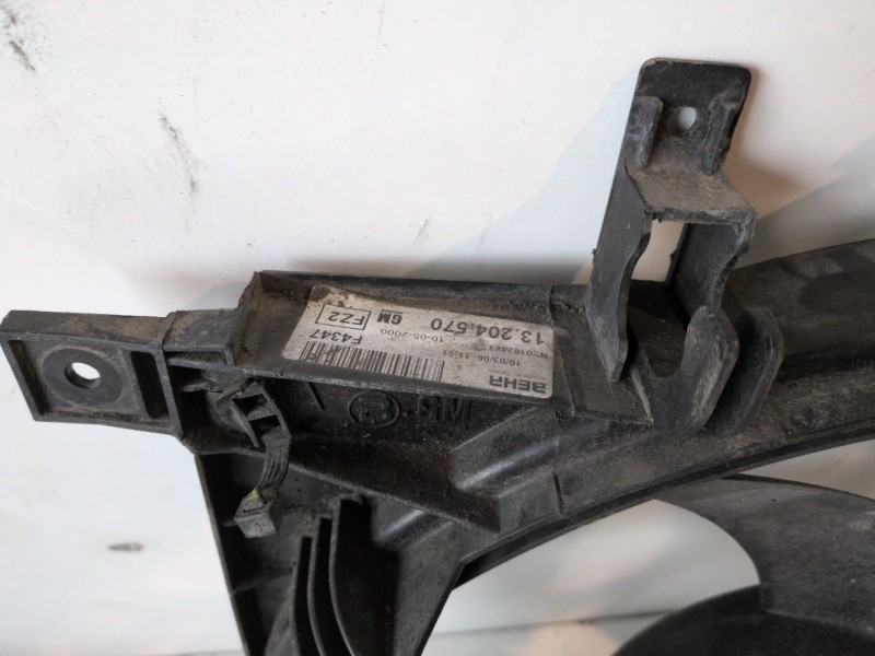 Recambio de electroventilador para opel corsa c z12xep referencia OEM IAM 13204570  