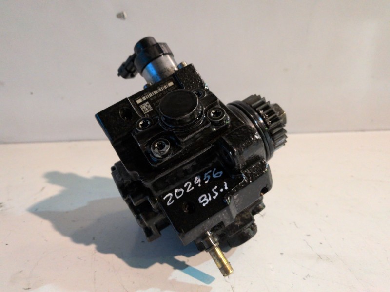 Recambio de bomba inyeccion para renault trafic ii furgón m9r782 referencia OEM IAM 0445010205  