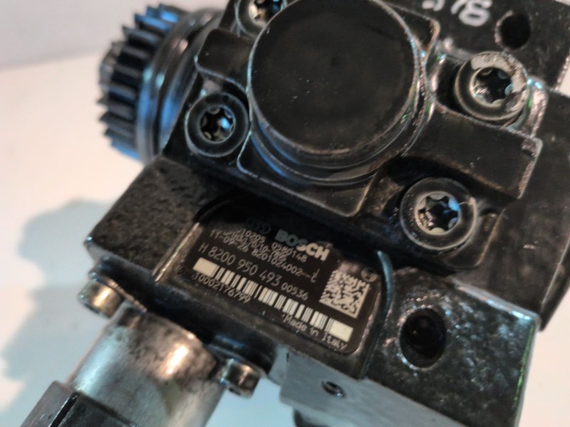 Recambio de bomba inyeccion para renault trafic ii furgón m9r782 referencia OEM IAM 0445010205  