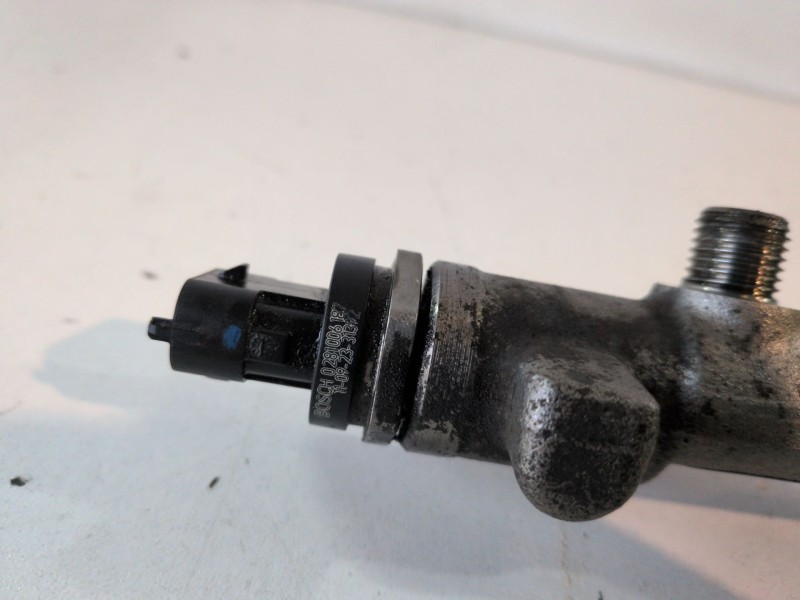 Recambio de rampa inyectora para renault trafic ii furgón m9r782 referencia OEM IAM 0445214251  