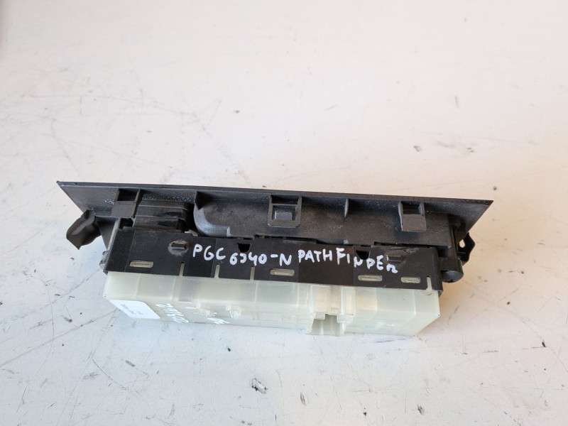 Recambio de mando elevalunas delantero izquierdo para nissan pathfinder (r51) yd25 referencia OEM IAM 254014X00D  