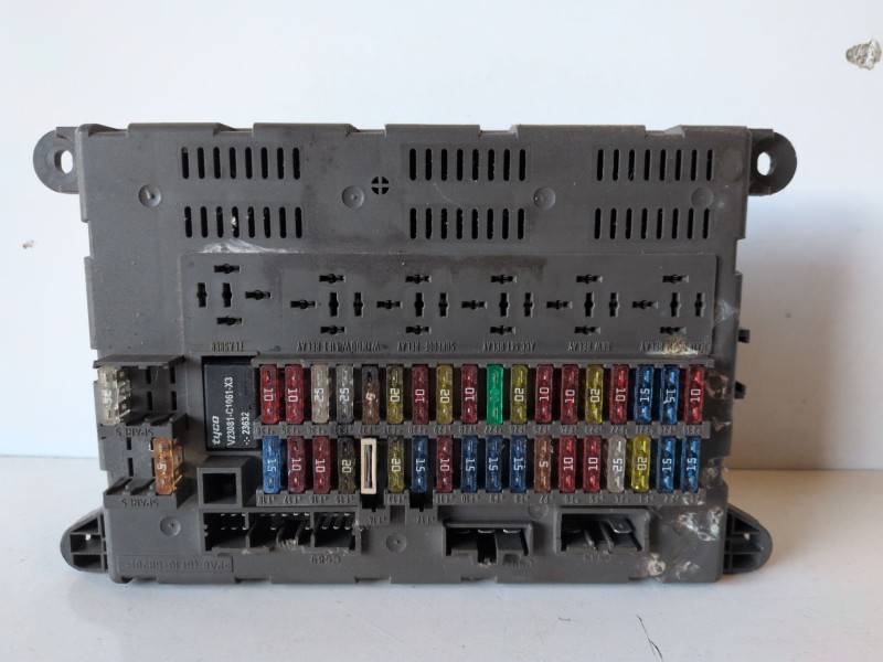Recambio de caja reles / fusibles para land rover freelander (ln) 204d3 referencia OEM IAM 53070142B  