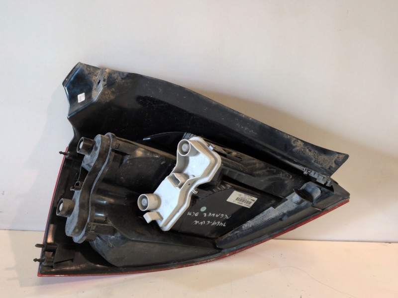 Recambio de piloto trasero derecho para renault megane ii classic berlina k4m760 referencia OEM IAM 8200073237B  
