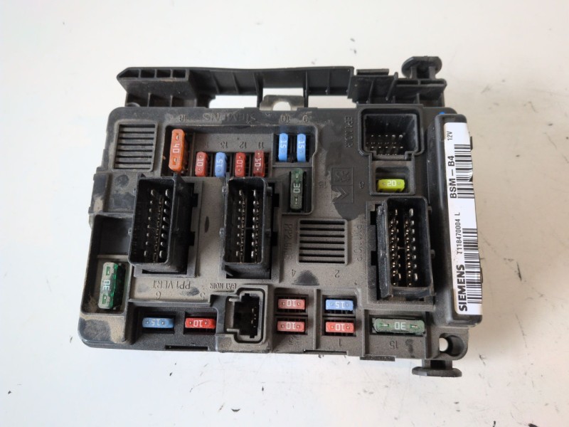Recambio de caja reles / fusibles para citroen c3 pluriel 8hx referencia OEM IAM 9650618380  