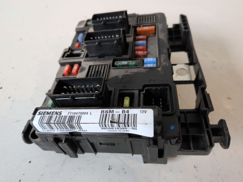 Recambio de caja reles / fusibles para citroen c3 pluriel 8hx referencia OEM IAM 9650618380  