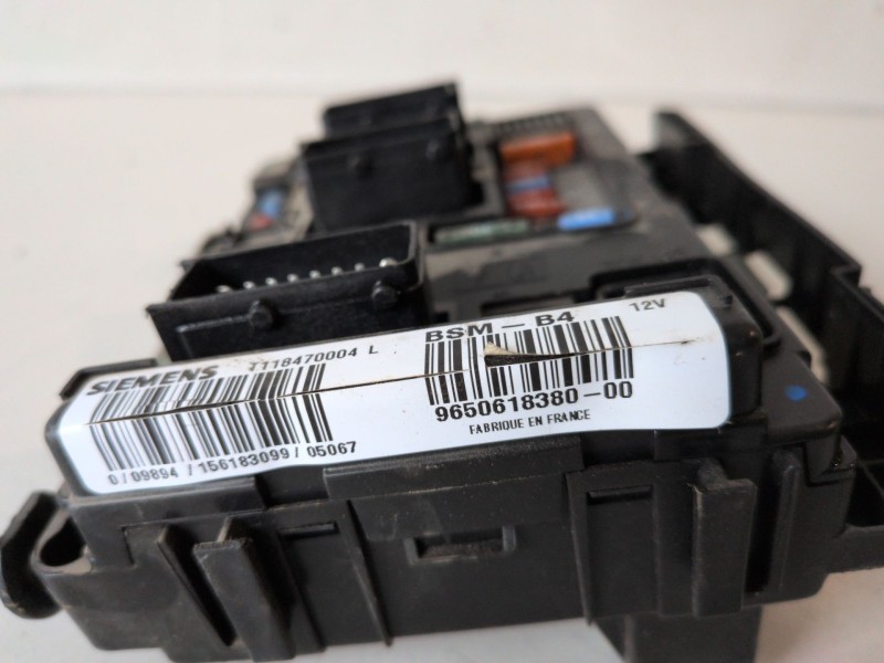 Recambio de caja reles / fusibles para citroen c3 pluriel 8hx referencia OEM IAM 9650618380  
