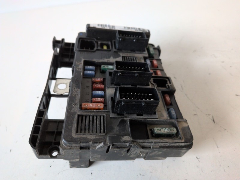 Recambio de caja reles / fusibles para citroen c3 pluriel 8hx referencia OEM IAM 9650618380  