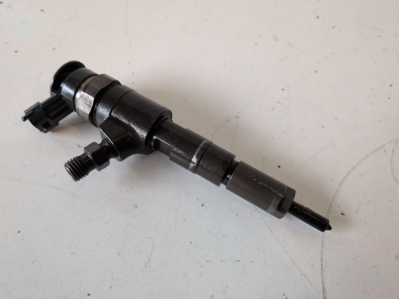 Recambio de inyector para citroen c3 pluriel 8hx referencia OEM IAM 0445110135  