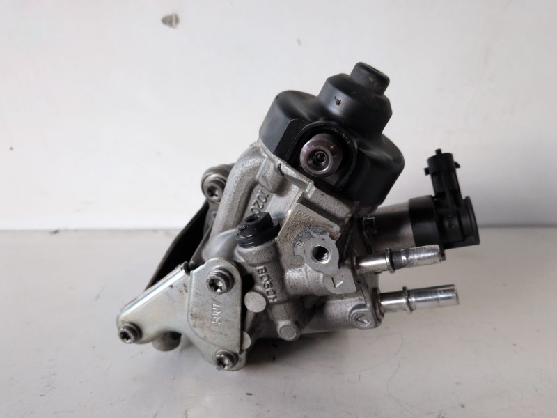 Recambio de bomba inyeccion para renault kangoo ii (f/kw0) k9k608 referencia OEM IAM 0445010704  