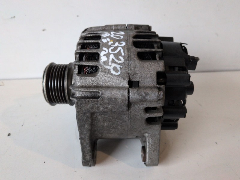 Recambio de alternador para renault megane iii sport tourer k9k836 referencia OEM IAM 23100027R  