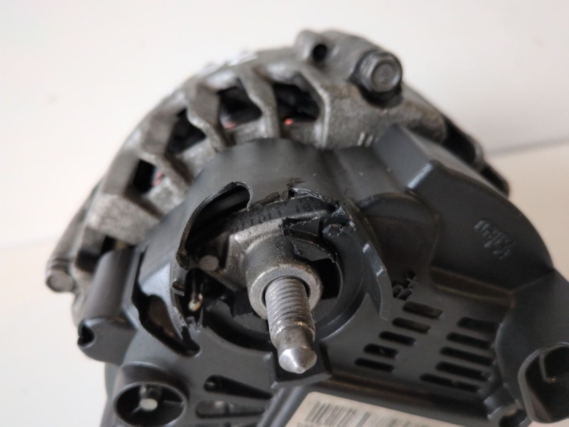Recambio de alternador para renault megane iii sport tourer k9k836 referencia OEM IAM 23100027R  