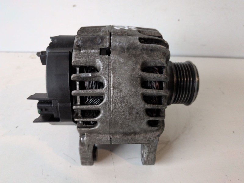 Recambio de alternador para renault megane iii sport tourer k9k836 referencia OEM IAM 23100027R  
