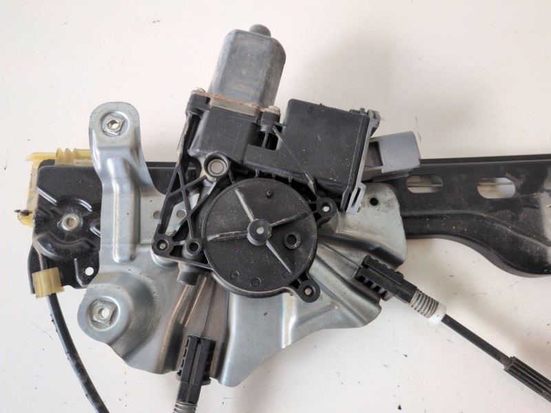 Recambio de elevalunas delantero izquierdo para opel astra j berlina 5p a17dtr referencia OEM IAM 0130822410  