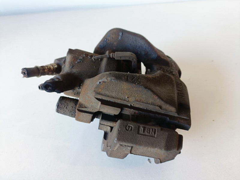 Recambio de pinza de freno delantera izquierda para bmw serie 1 coupe (e82) n51b30a referencia OEM IAM   