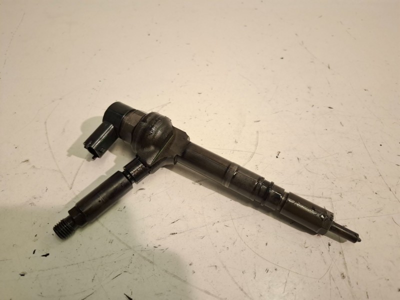 Recambio de inyector para opel astra h gtc z17dth referencia OEM IAM 0445110175  