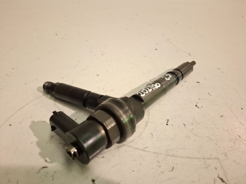 Recambio de inyector para opel astra h gtc z17dth referencia OEM IAM 0445110175  