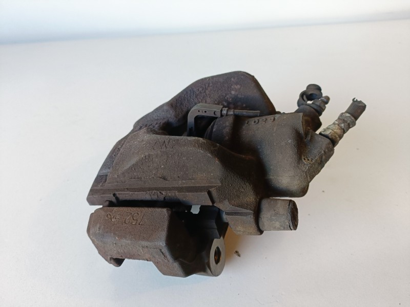 Recambio de pinza de freno delantera izquierda para bmw serie 1 coupe (e82) n51b30a referencia OEM IAM   