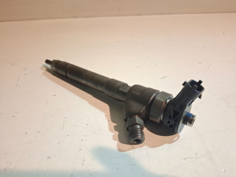 Recambio de inyector para fiat talento furgón (296) r9m452 referencia OEM IAM 0445110569  