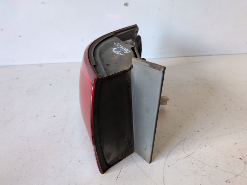 Recambio de piloto trasero izquierdo para hyundai sonata (nf) d4ea referencia OEM IAM   