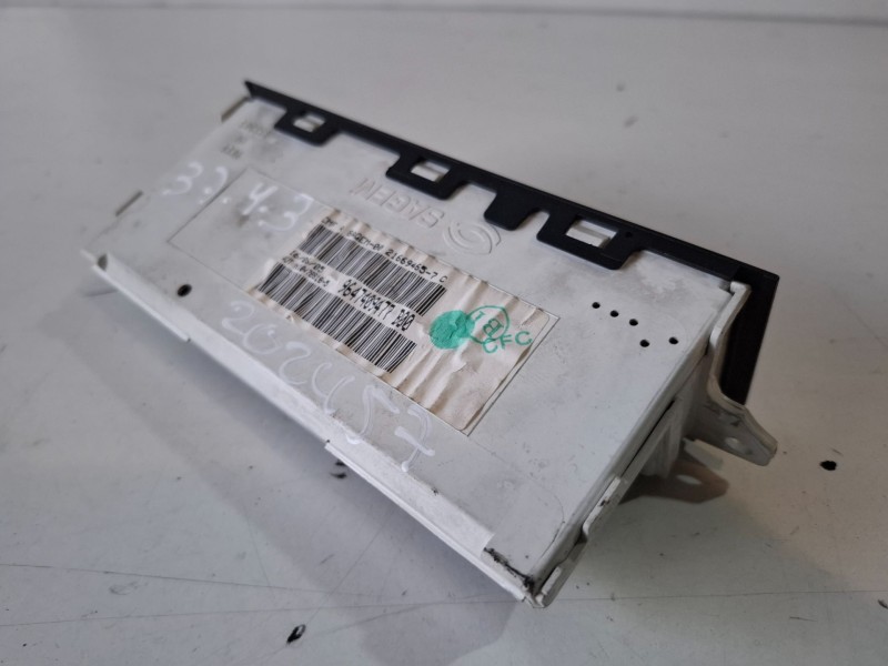Recambio de pantalla multifuncion para citroen c2 8hz referencia OEM IAM 9647409477B00  