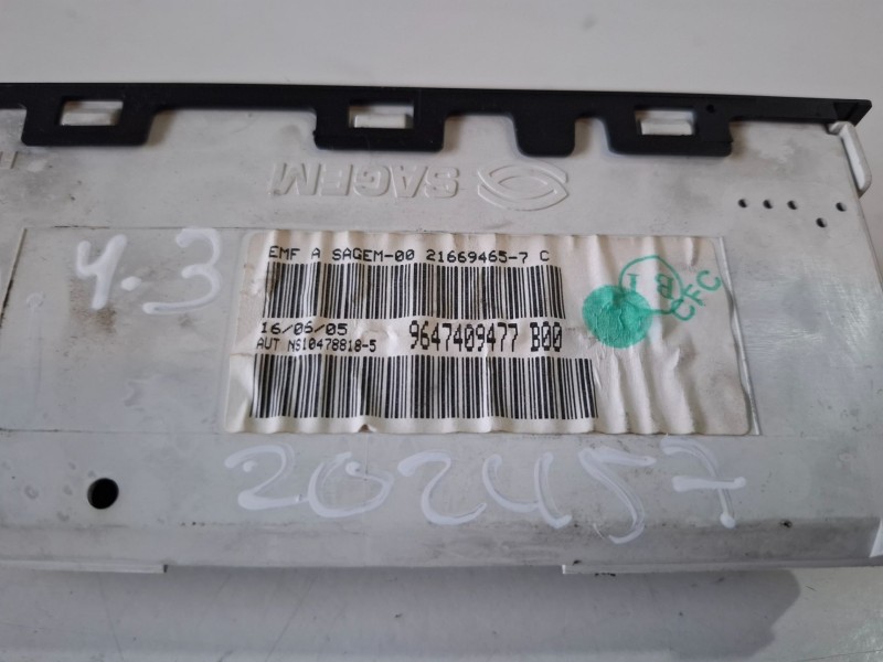 Recambio de pantalla multifuncion para citroen c2 8hz referencia OEM IAM 9647409477B00  