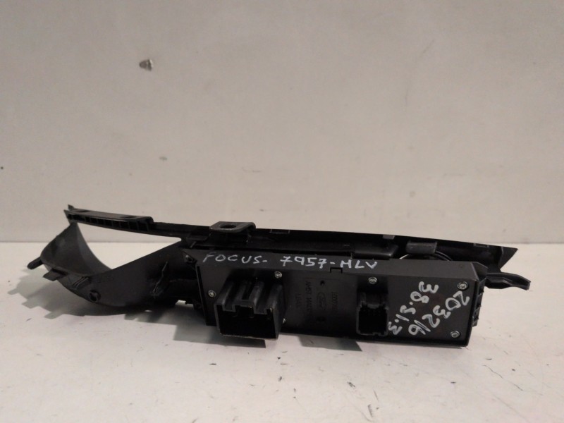 Recambio de mando elevalunas delantero izquierdo para ford focus sportbreak (cew) m1da referencia OEM IAM AM5T14A132EA  