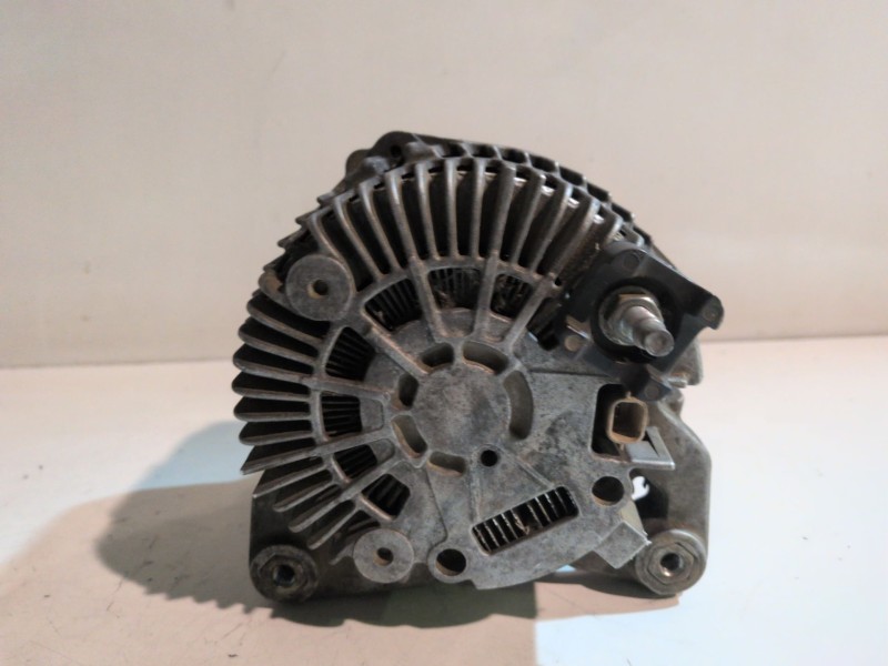 Recambio de alternador para renault laguna iii berlina m9r742 referencia OEM IAM 8200654785  