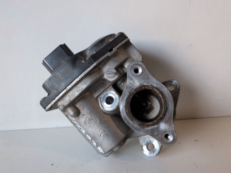 Recambio de valvula egr para renault kangoo ii (f/kw0) k9k636 referencia OEM IAM 147104647R  