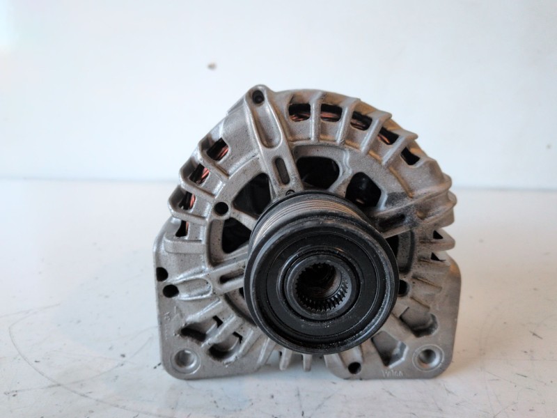Recambio de alternador para renault kangoo ii (f/kw0) k9k636 referencia OEM IAM 231005018R  
