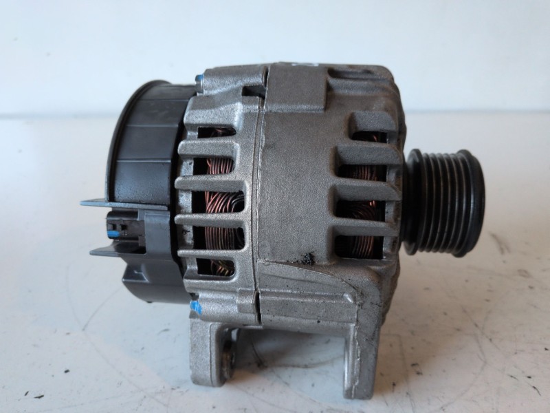 Recambio de alternador para renault kangoo ii (f/kw0) k9k636 referencia OEM IAM 231005018R  
