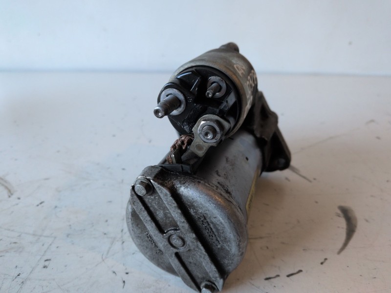 Recambio de motor arranque para renault kangoo ii (f/kw0) k9k636 referencia OEM IAM 233004868RC  