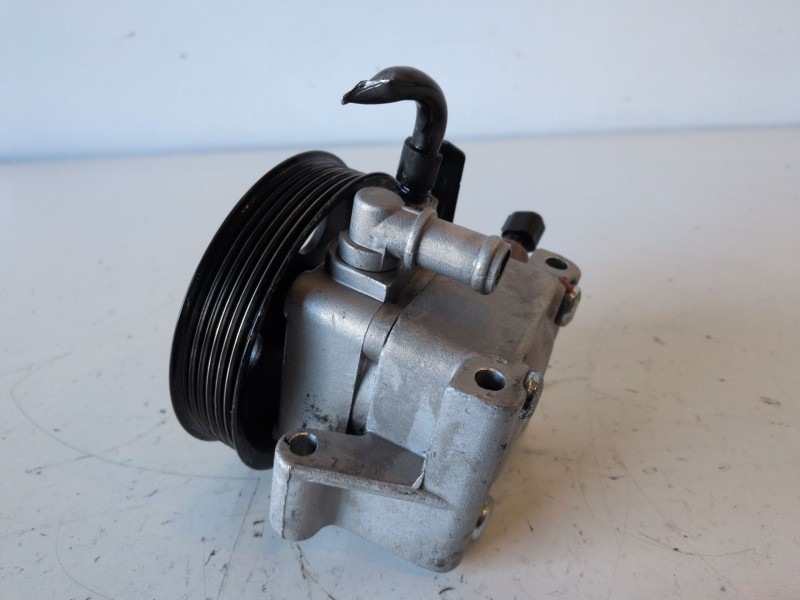 Recambio de bomba direccion para ford focus berlina (cap) hwda referencia OEM IAM   