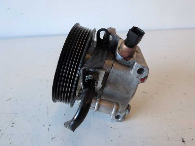 Recambio de bomba direccion para ford focus berlina (cap) hwda referencia OEM IAM   