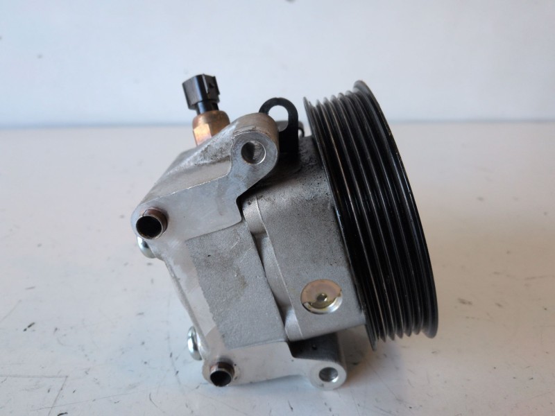 Recambio de bomba direccion para ford focus berlina (cap) hwda referencia OEM IAM   