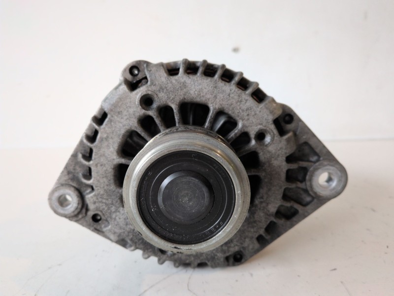 Recambio de alternador para opel astra j berlina 5p a17dts referencia OEM IAM 13579675  