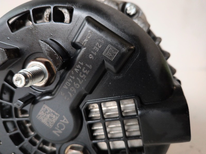 Recambio de alternador para opel astra j berlina 5p a17dts referencia OEM IAM 13579675  