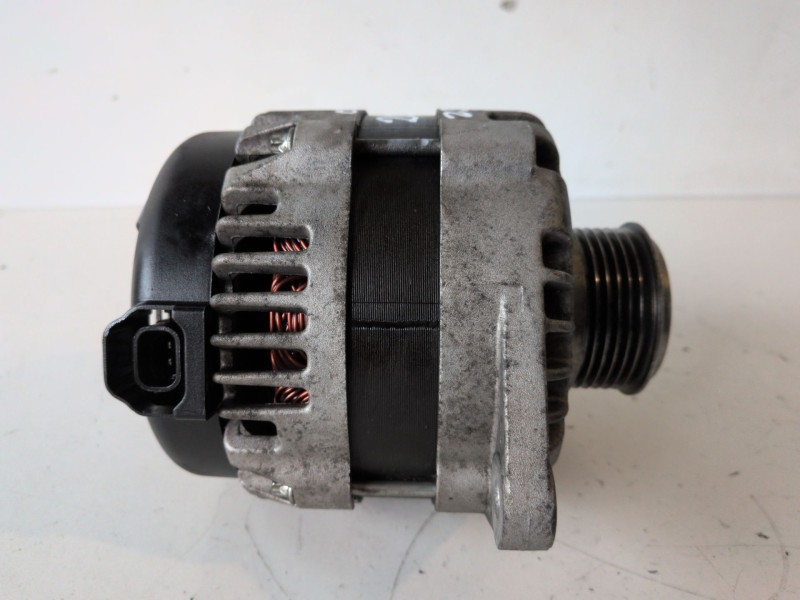 Recambio de alternador para opel astra j berlina 5p a17dts referencia OEM IAM 13579675  
