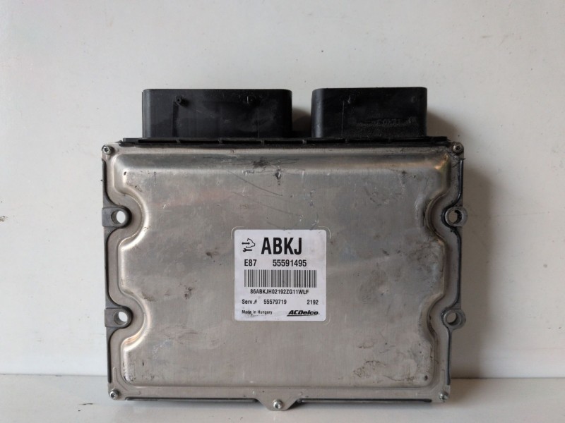 Recambio de centralita motor uce para opel astra j berlina 5p a17dts referencia OEM IAM 55591495  