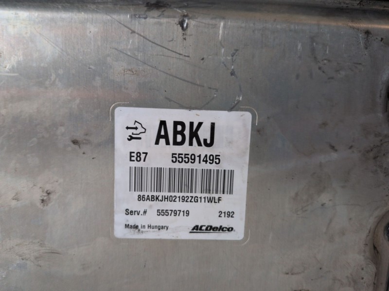 Recambio de centralita motor uce para opel astra j berlina 5p a17dts referencia OEM IAM 55591495  