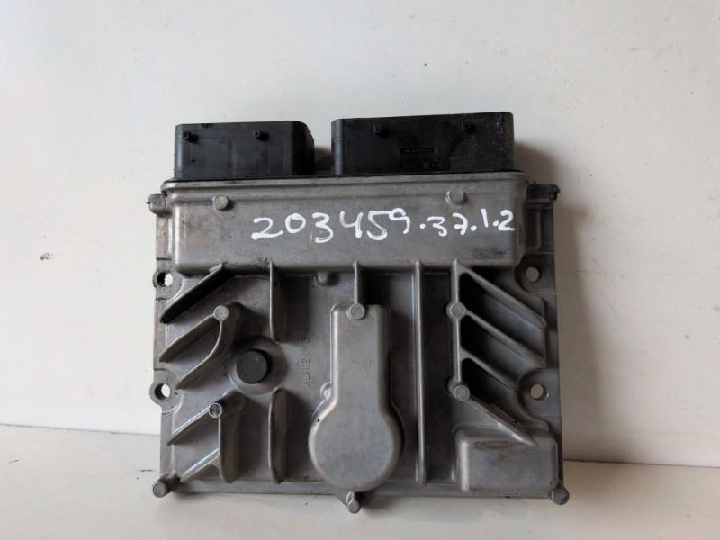 Recambio de centralita motor uce para opel astra j berlina 5p a17dts referencia OEM IAM 55591495  
