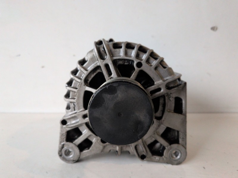 Recambio de alternador para renault megane iii berlina 5p k9k834 referencia OEM IAM 231000027R  