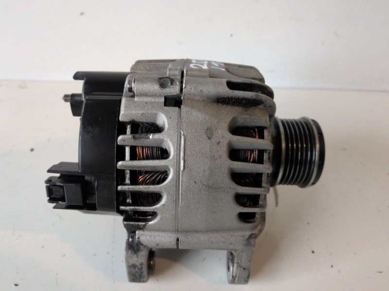 Recambio de alternador para renault megane iii berlina 5p k9k834 referencia OEM IAM 231000027R  